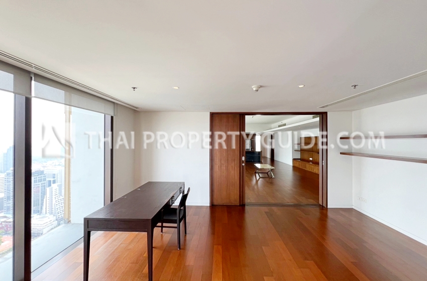 Condominium in Ploenchit : Hansar Rajdamri 
